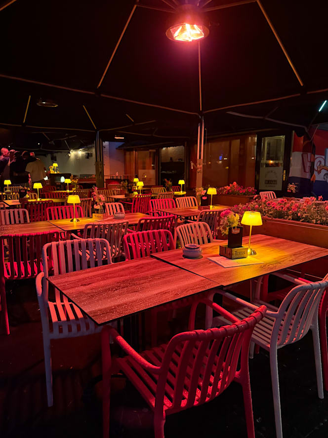 Dutch Pub de Zaak - 1