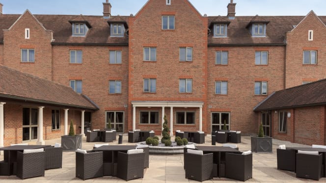 Cambridge Belfry Hotel - 8