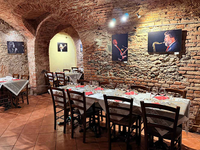 Accasa - Dinner & Live Music - 9