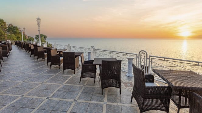 Almaris Restaurant - 7