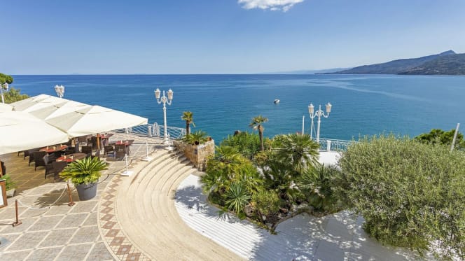 Almaris Restaurant - 5