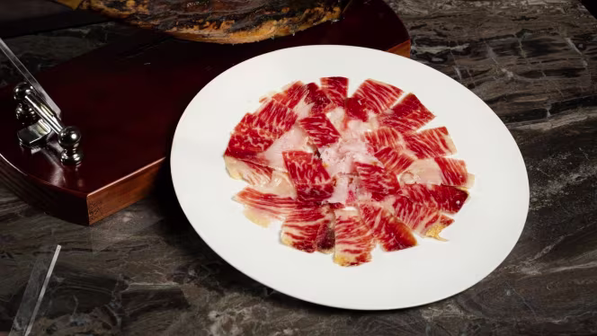 Jamón-Prosciutteria Iberica & Dispenseria alcolica - 9