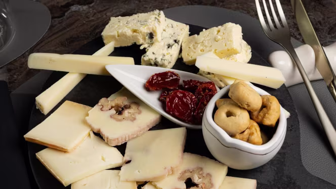 Jamón-Prosciutteria Iberica & Dispenseria alcolica - 6