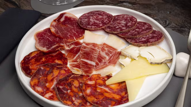 Jamón-Prosciutteria Iberica & Dispenseria alcolica - 2