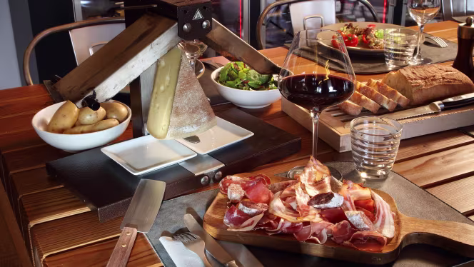 Restaurant La Cave, Spécialités Savoyardes - 0