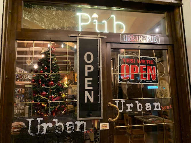 Urban Brat Pub - 7