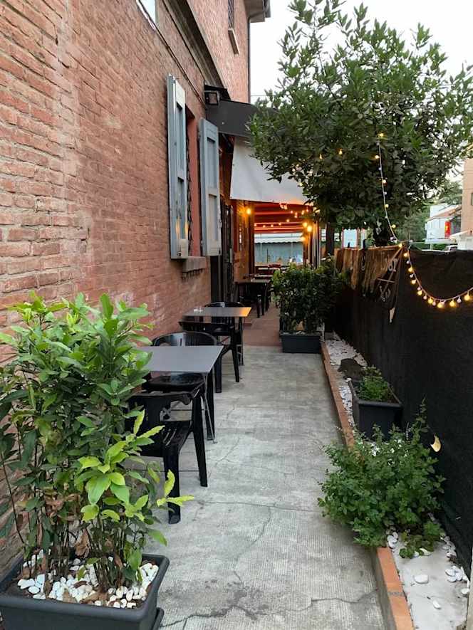 Urban Brat Pub - 5