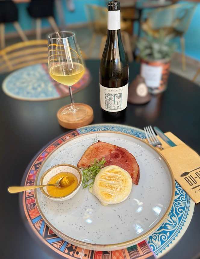 BU-NET | Showroom con cucina | Prodotti Tipici - 0