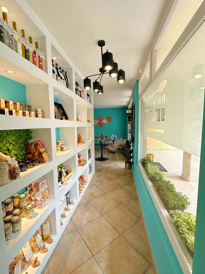 BU-NET | Showroom con cucina | Prodotti Tipici - 1