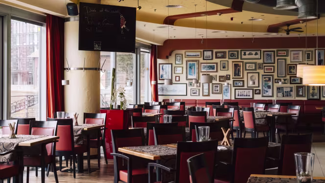 Julian's Bar & Restaurant - HAFEN - 8