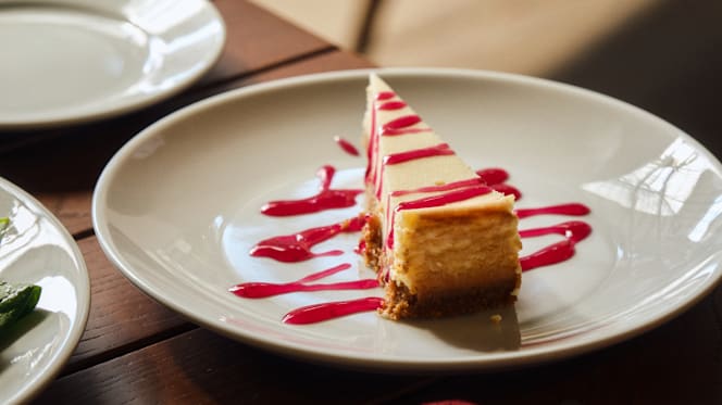 Courtyard Wine Cellars & Kitchen - London - 2