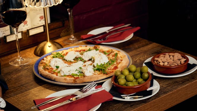 Courtyard Wine Cellars & Kitchen - London - 1