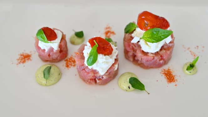 Nobi Restaurant & Pool Bar - 9