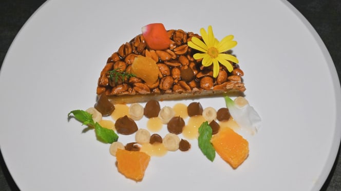 Nobi Restaurant & Pool Bar - 4