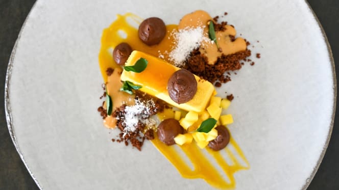 Nobi Restaurant & Pool Bar - 3