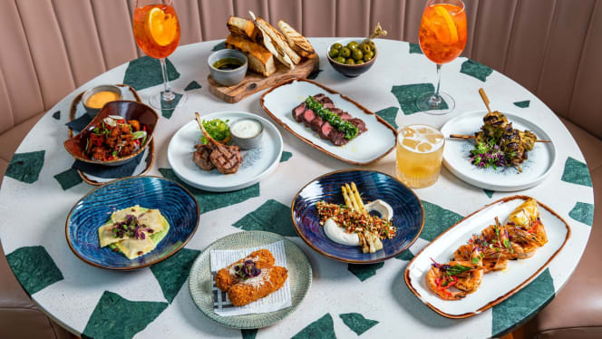 Shakedown Bar & Restaurant - 9