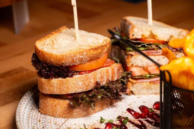 Breeze Bistro & Lounge - 7