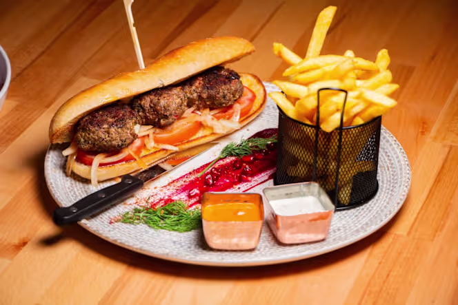 Breeze Bistro & Lounge - 4