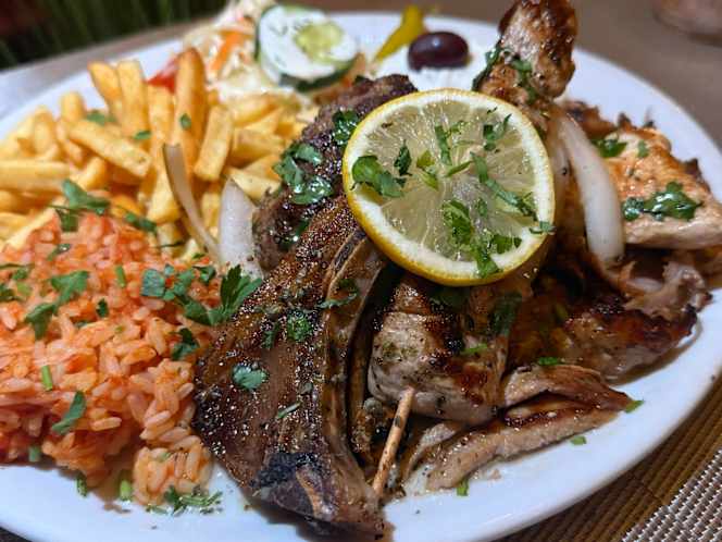 Noahs Taverna - 1