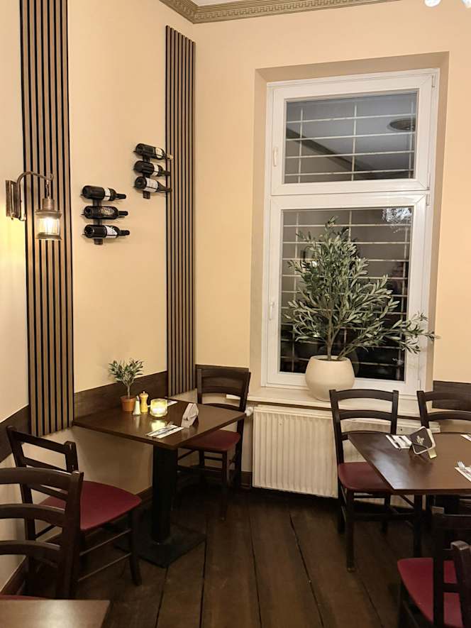 Noahs Taverna - 2