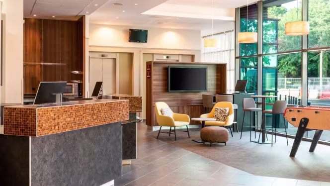 Kitchen & Bar At Courtyard - 2