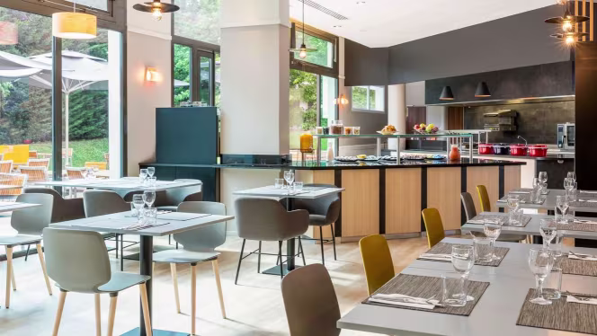 Kitchen & Bar At Courtyard - 1