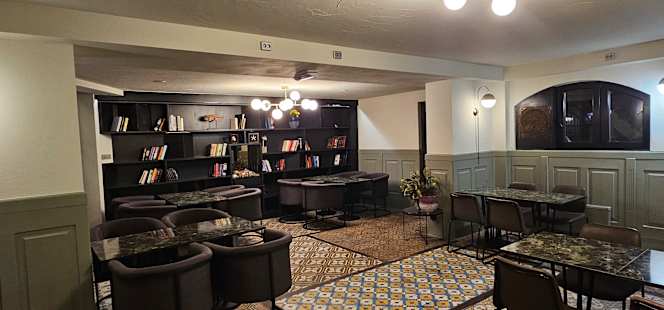 Qashik Restaurant & Lounge - 2