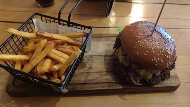 Eat Your Smash Burger & Bar - 3