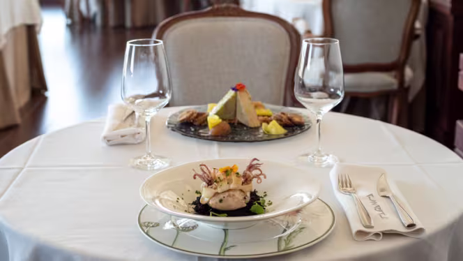 Al-Zagal restaurante panorámico - Hotel Sevilla Center - 3