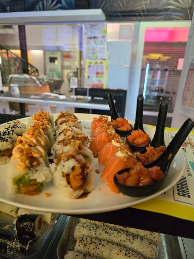 Pessina Sushi Poke Ramen Bar - 2