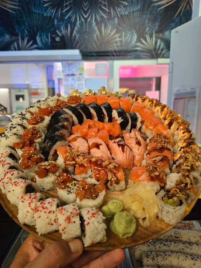 Pessina Sushi Poke Ramen Bar - 1