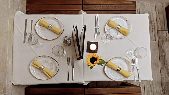 Mari Deli Dining - 7