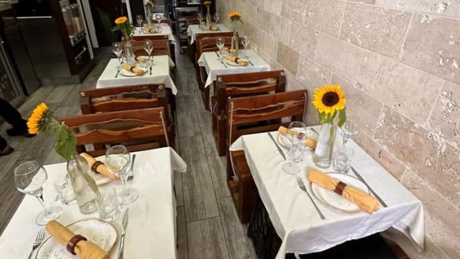 Mari Deli Dining - 9