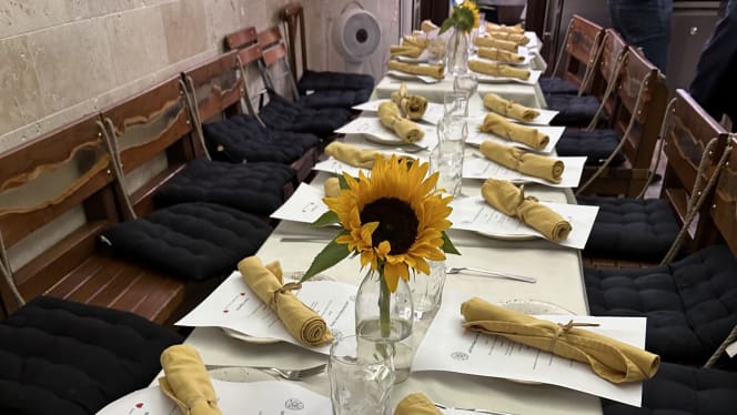 Mari Deli Dining - 8