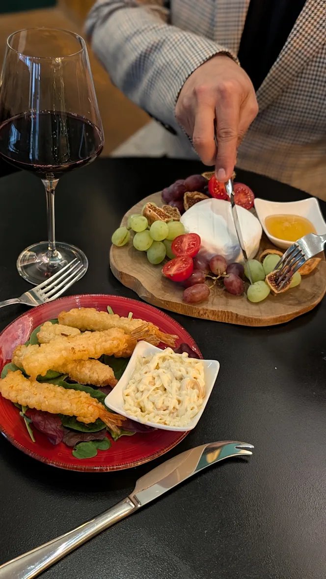 Clémence Cocktail & Champagne Bar - 0