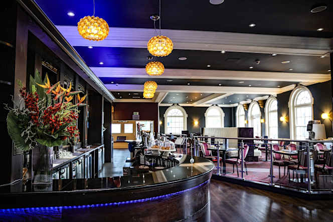 The Runway restaurant & Bar - 5