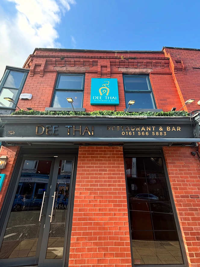 Dee Thai Restaurant & Bar - 9
