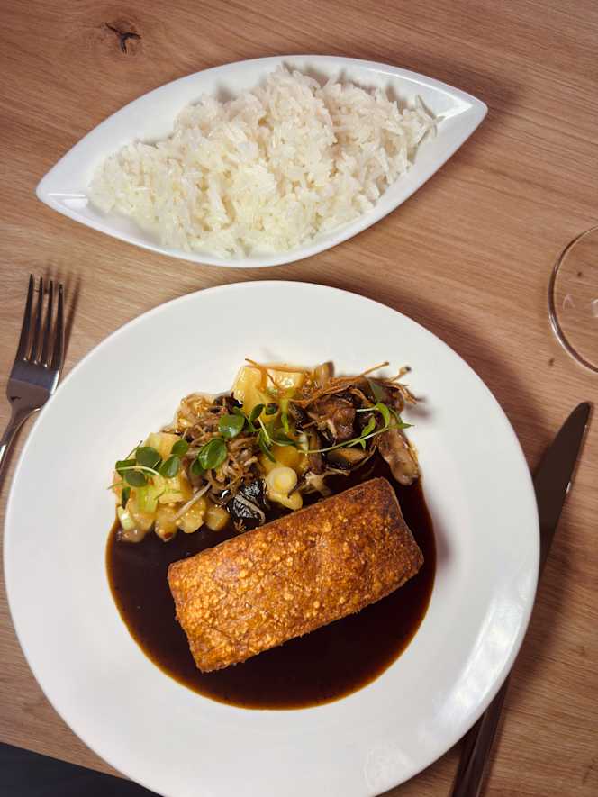 Nah & Fern Fusion Kitchen - 8