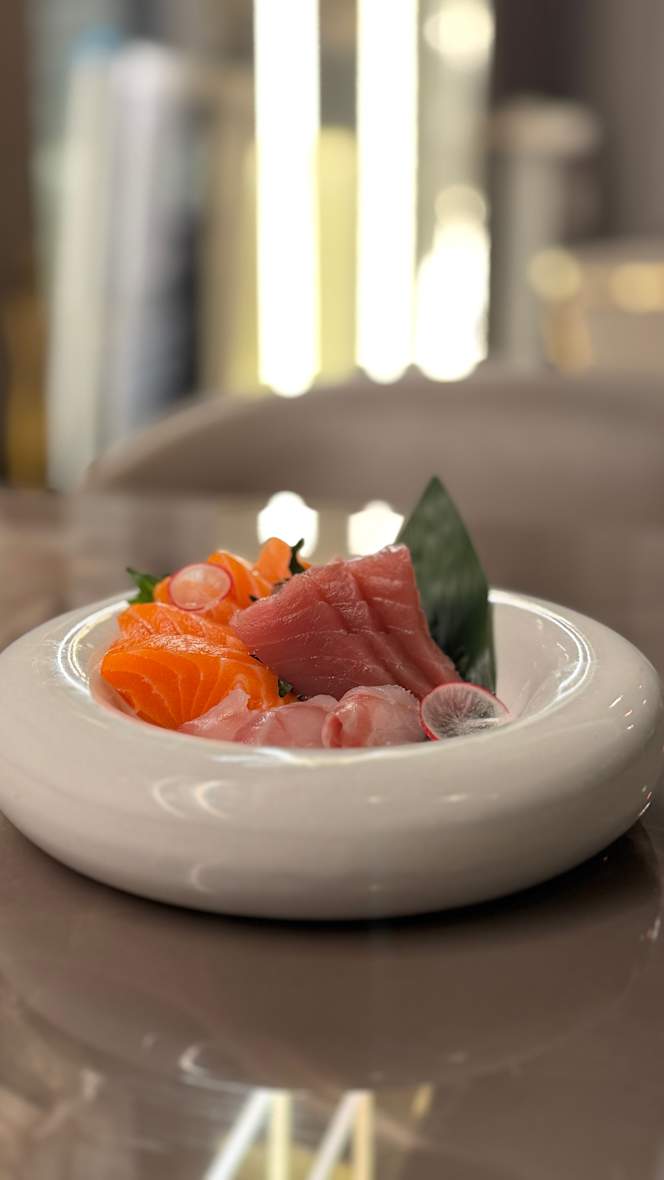 Huh Cocktail Bar - 1