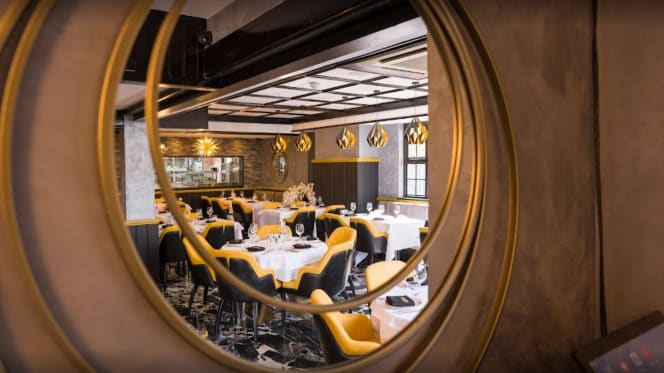 Manto's Meze Bar and Grill - 7