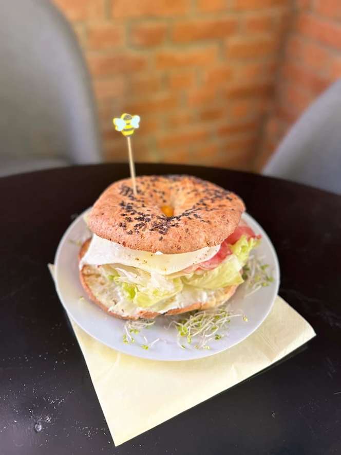 Beestro&Caffe - 6