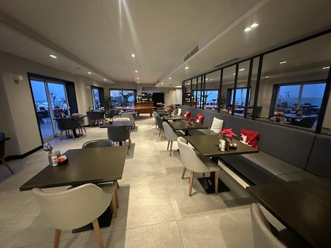 Tramonto Cafe Bistro - 8