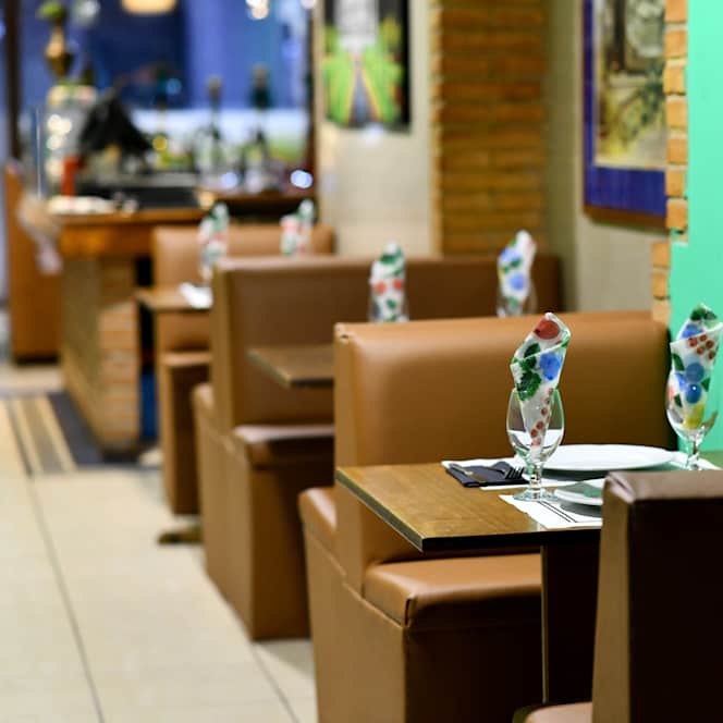 Delhi Lahore Halal Restaurant - 3