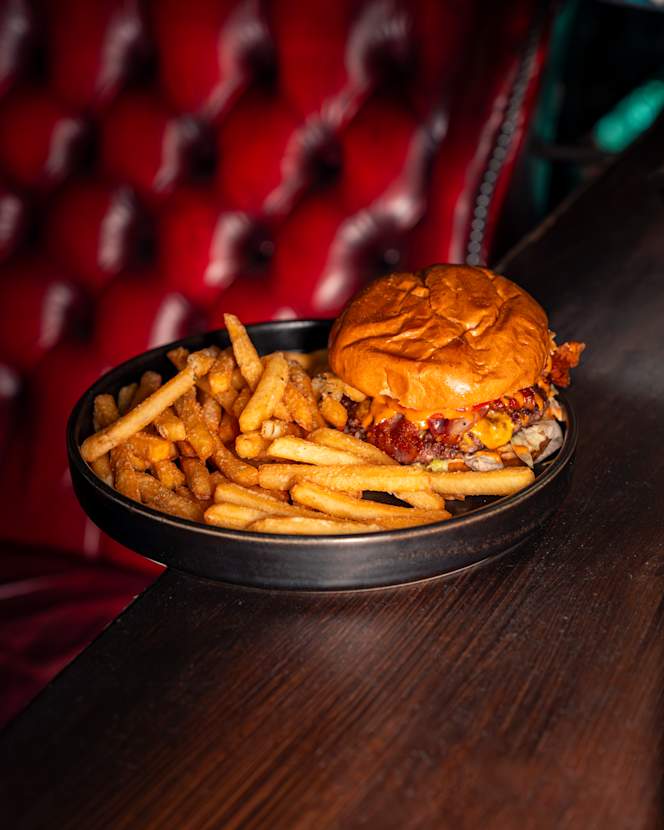 Sartoria Burger Club - 0
