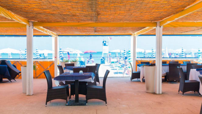 Campoverde Village Restaurant - 5