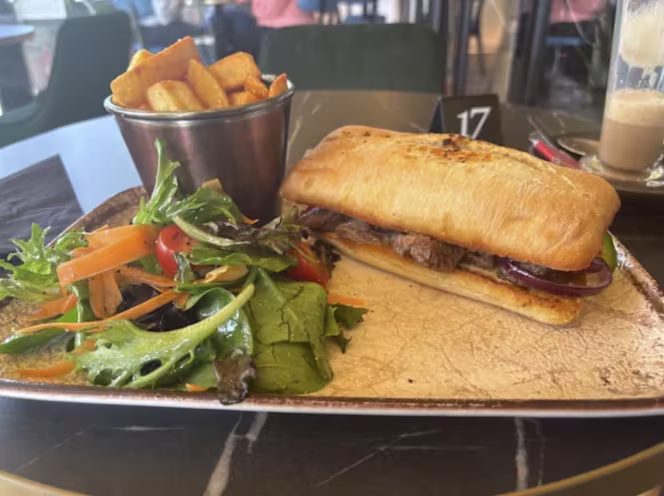 Antilia Bistro Bar - 4