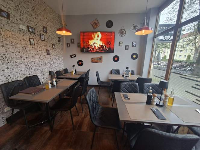 Little Sicily Ristorante & Pizzeria - 2