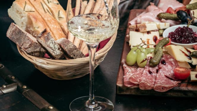 Trader's Wine Bar and Restaurant - London - 0