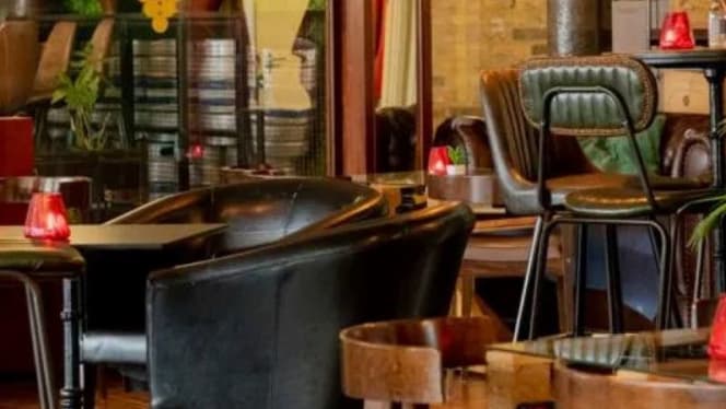 Trader's Wine Bar and Restaurant - London - 4