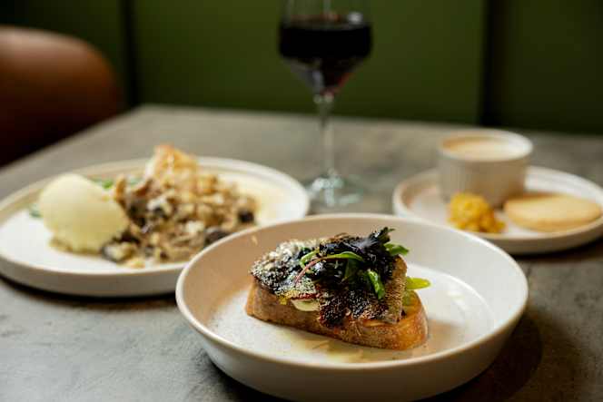 Coopers Restaurant & Wine Bar - 1